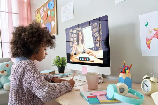 Cómo encontrar trabajos de tutoría en línea para estudiantes universitarios