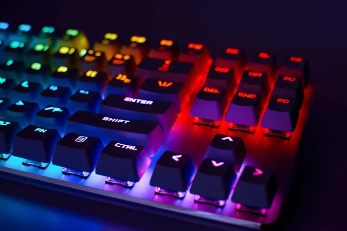 Los 7 mejores teclados mecánicos silenciosos para escribir y jugar con sigilo