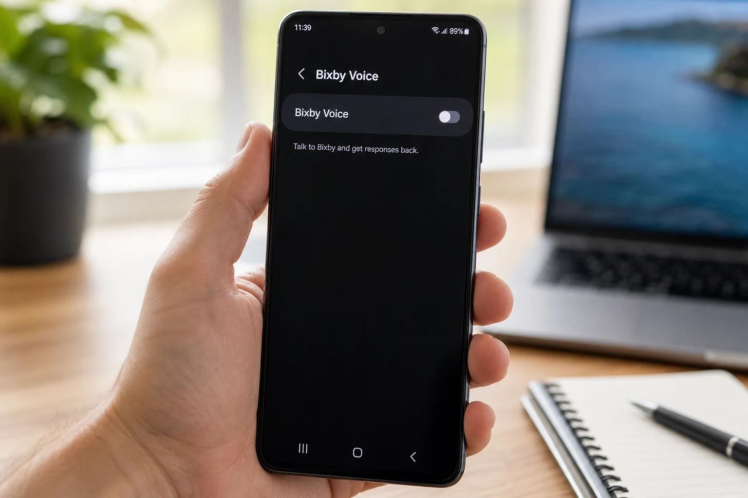 Usuario ajusta Samsung Galaxy para desactivar Bixby Voice en pantalla