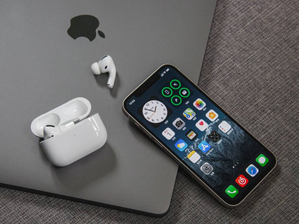 Evolución de las Pantallas en los iPhones de Apple