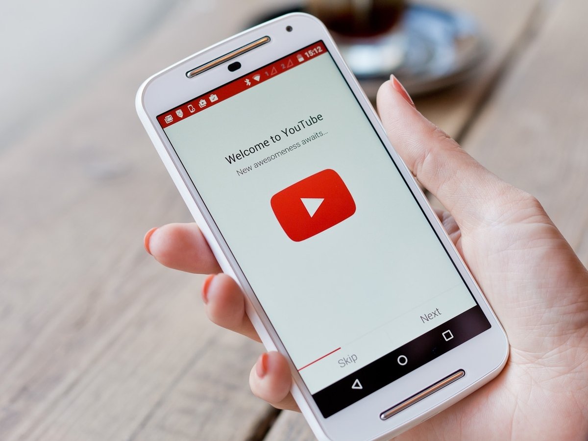Cómo reproducir videos de YouTube en el fondo de Android
