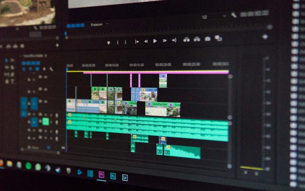 Cómo incrustar un video dentro de un video en Adobe Premiere