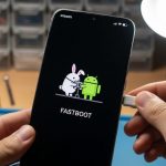 Conectando cable USB-C a smartphone Xiaomi en modo Fastboot